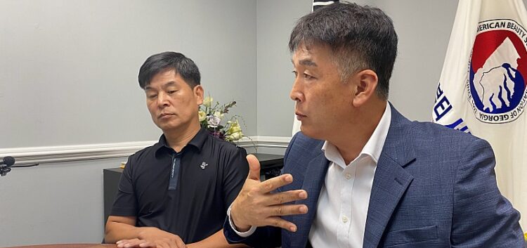 한 동네 두개의 트레이드쇼?