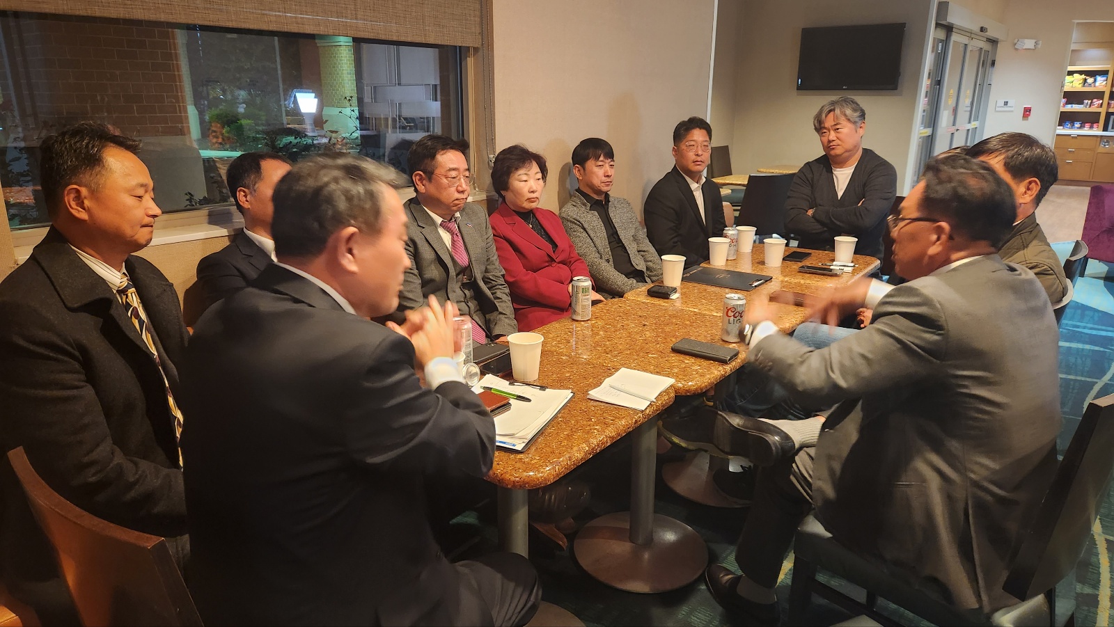 두 개의 총연합회, 1주 간격 2회 트레이드 쇼 타협 불발
